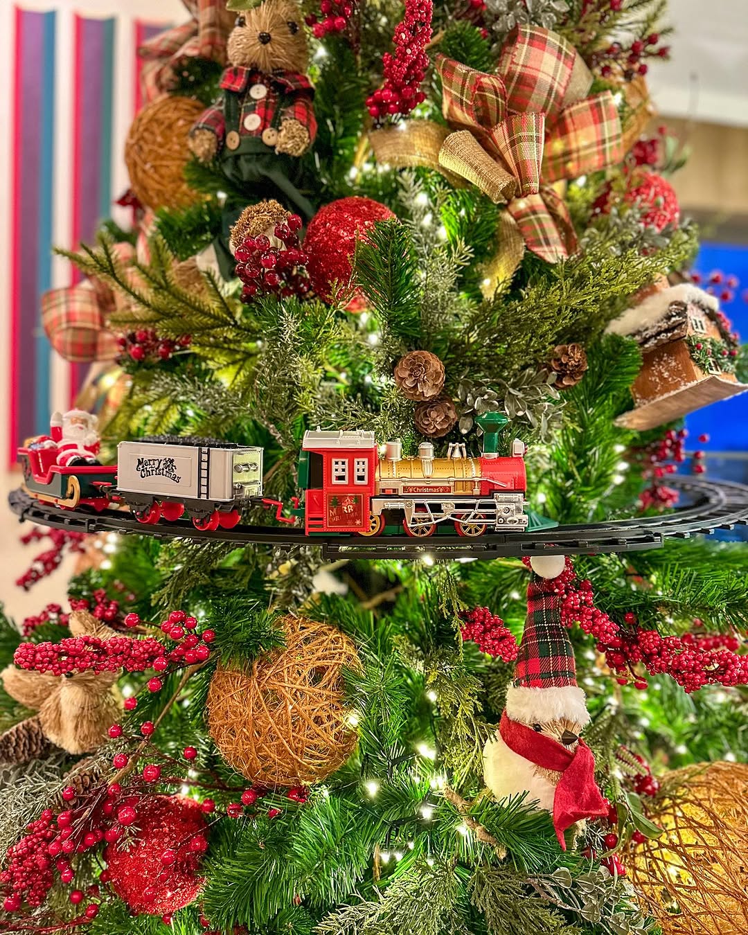 Árvore de Natal Tradicional tema de Trem