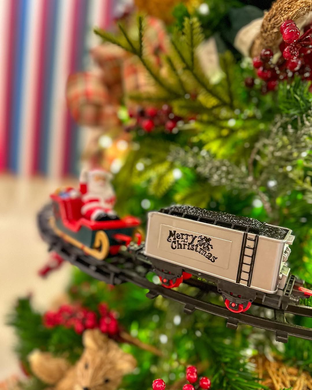 Árvore de Natal Tradicional tema de Trem
