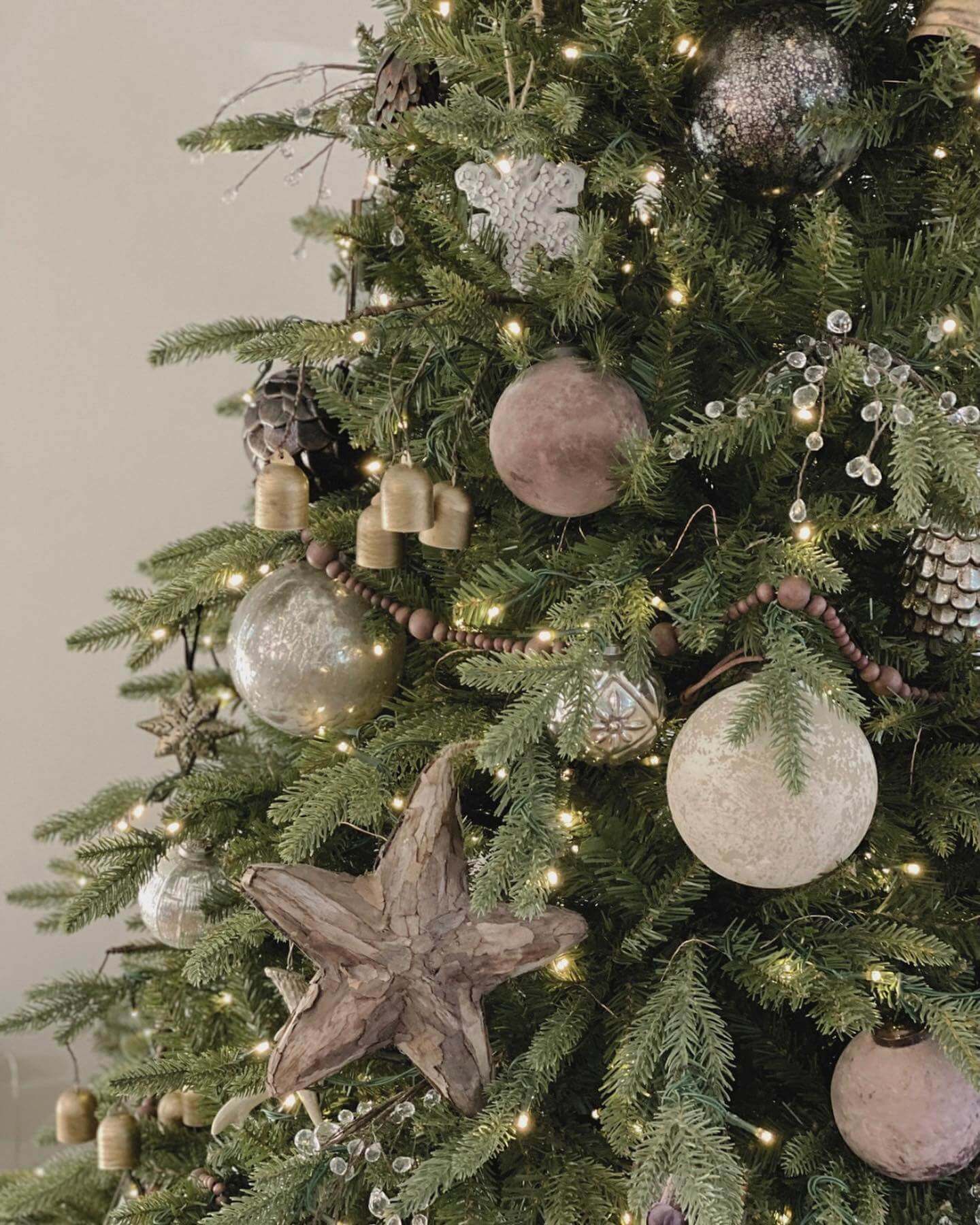 Árvore de Natal Artificial Alpine Fir com 800 Luzes LED Branco Quente