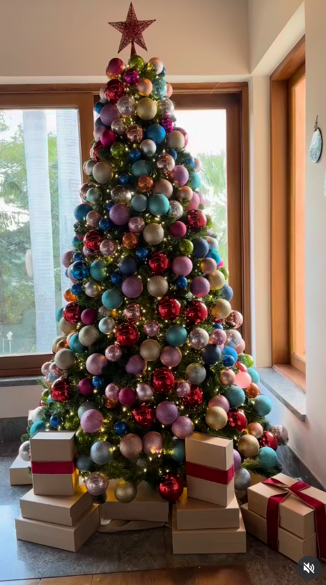 Árvore de Natal Colorida Luxo