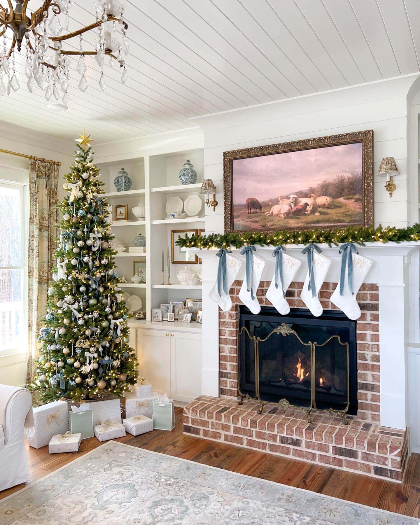 Árvore de Natal Artificial King Fraser Fir Slim com 750 Luzes LED Dual Color (Branco Quente & Multicoloridas)