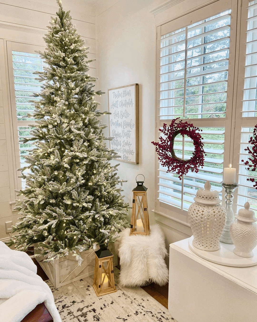 Árvore de Natal Artificial Slim Queen Flock® com 650 Luzes LED Branco Quente