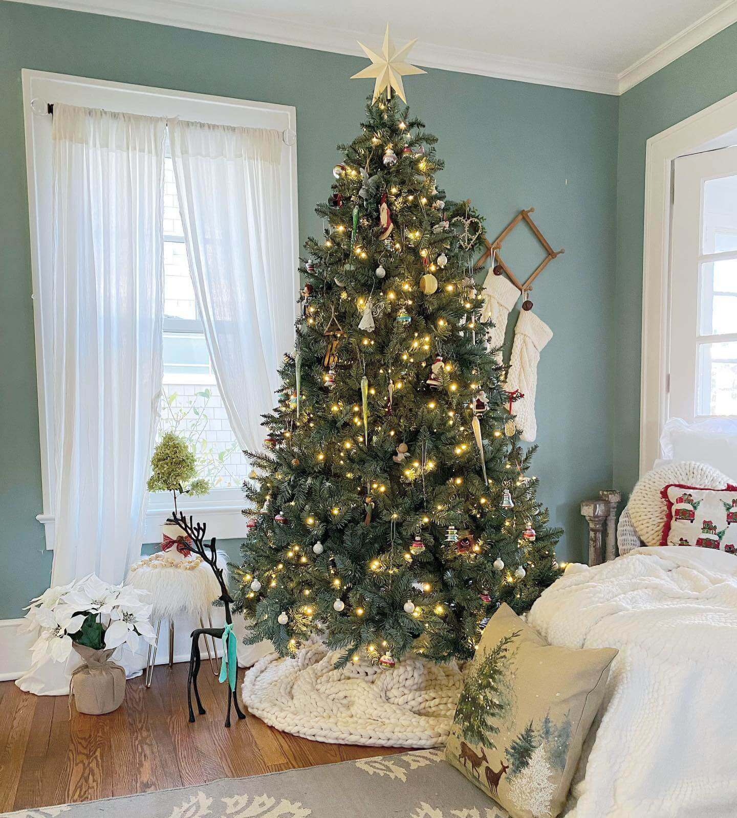 Árvore de Natal Artificial Tribeca Blue Spruce com 550 Luzes LED Branco Quente