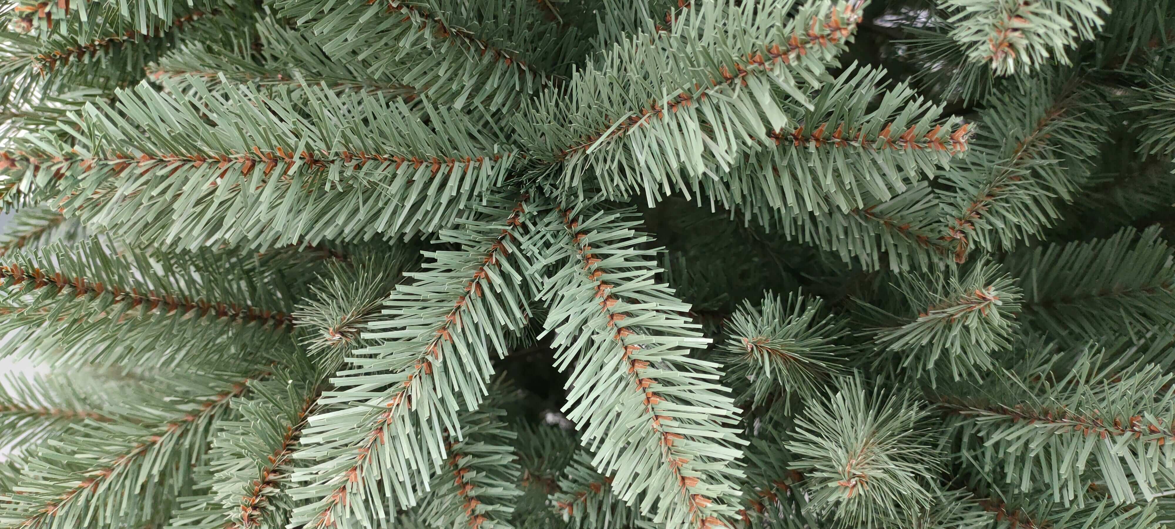 Árvore de Natal Artificial Tribeca Blue Spruce com 550 Luzes LED Branco Quente